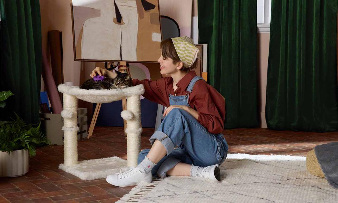 How to Manage Your Cat’s Shedding (Because Loose Fur and Fashion Don't ...